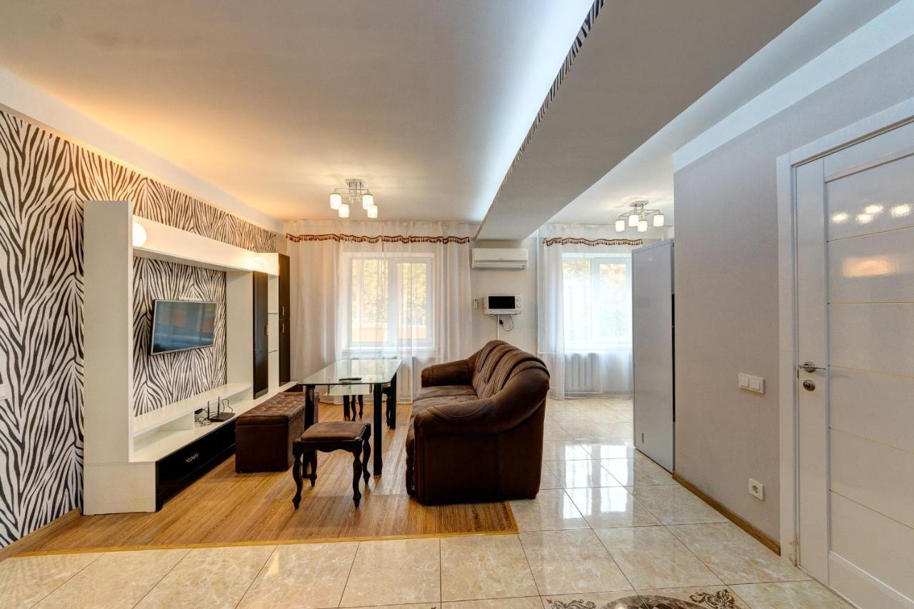 Excellent Apartment Druzhby Narodov Boulevard 3A. Lybedskaya Metro Station 基輔 外观 照片