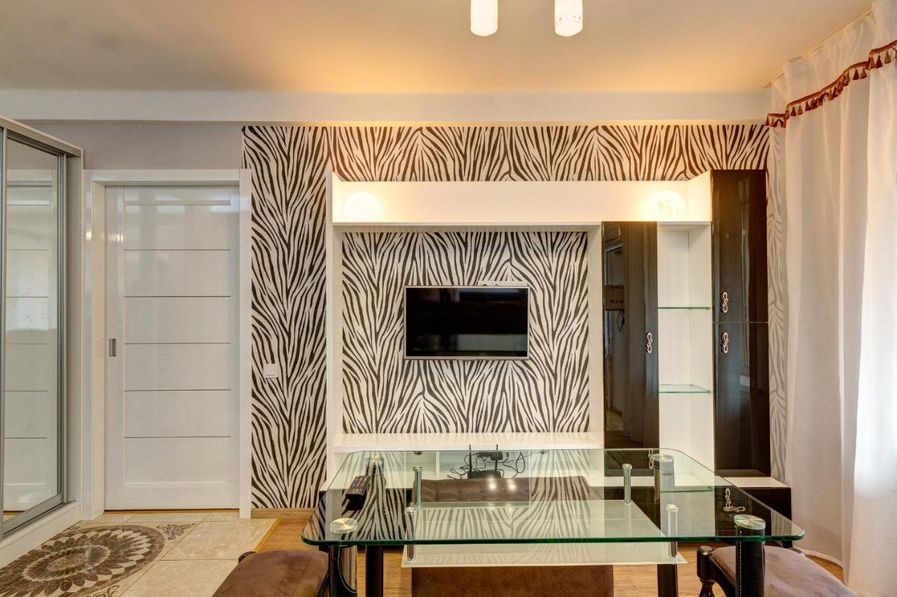 Excellent Apartment Druzhby Narodov Boulevard 3A. Lybedskaya Metro Station 基輔 外观 照片