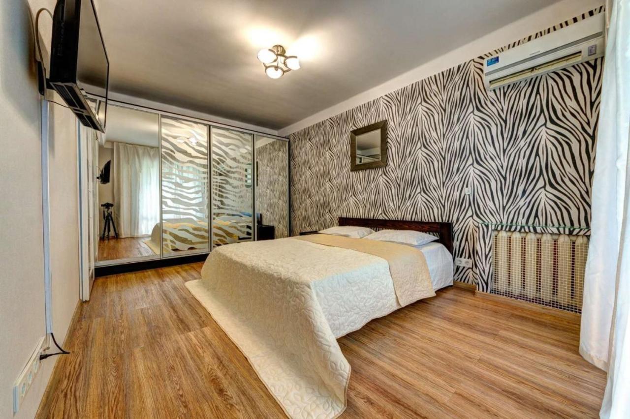 Excellent Apartment Druzhby Narodov Boulevard 3A. Lybedskaya Metro Station 基輔 外观 照片