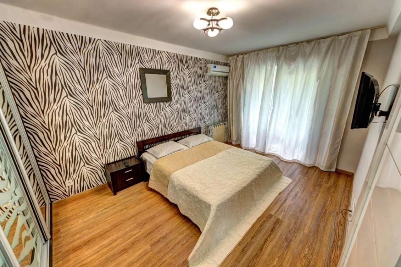 Excellent Apartment Druzhby Narodov Boulevard 3A. Lybedskaya Metro Station 基輔 外观 照片